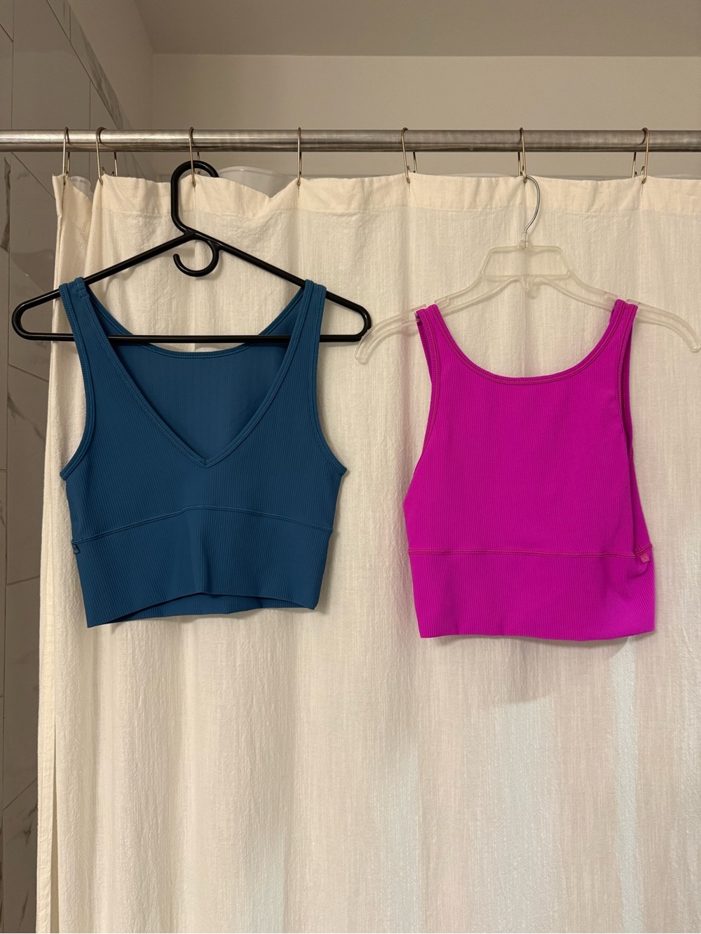 Lululemon Power Pivot tanks
